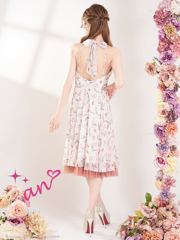 ピンク　モデル：ゆな　着用サイズ：Sサイズ