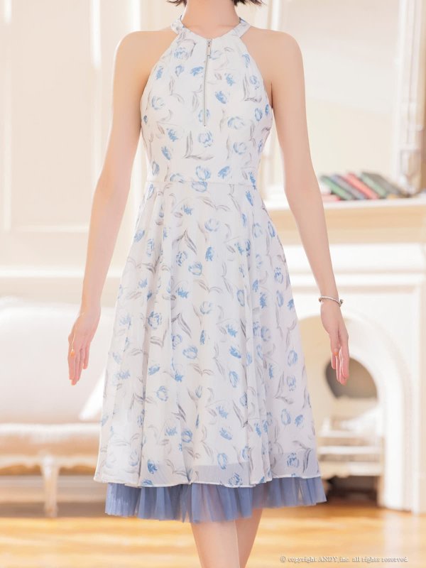 ブルー モデル：南柚子　身長：163cm　着用サイズ：Sサイズ