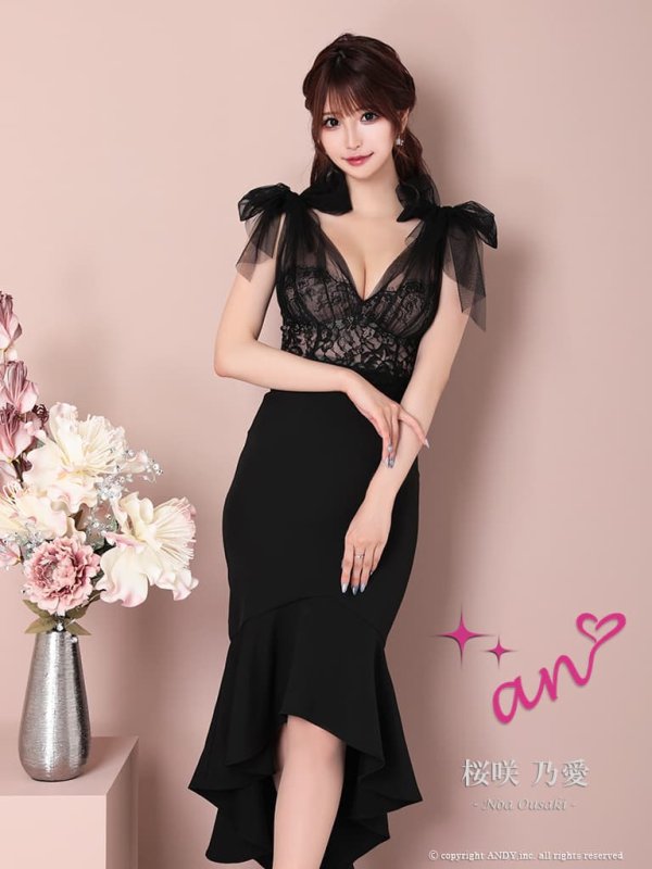 ブラック　モデル：桜咲乃愛　身長：164cm　着用サイズ：Sサイズ