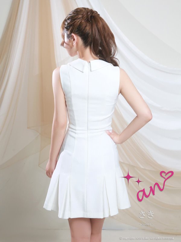 ホワイト　モデル：さき　着用サイズ：Sサイズ