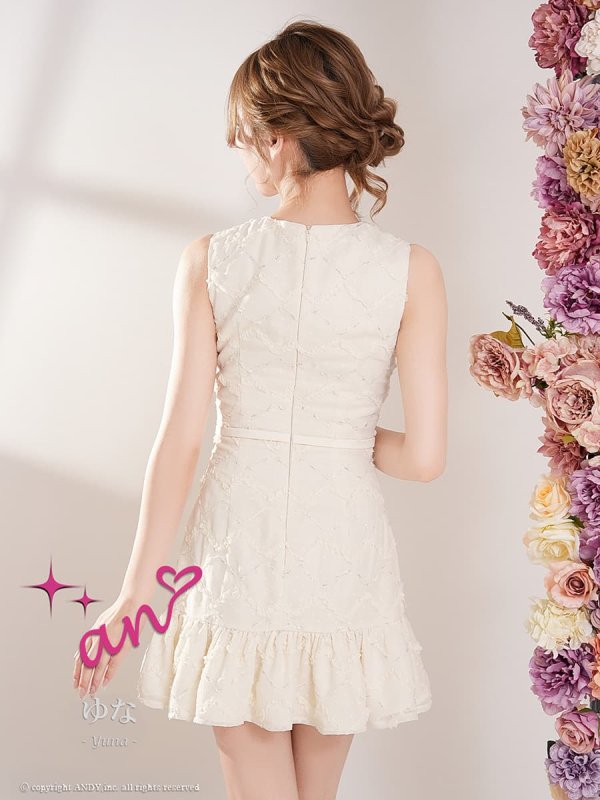 アイボリー　モデル：ゆな　着用サイズ：Sサイズ　