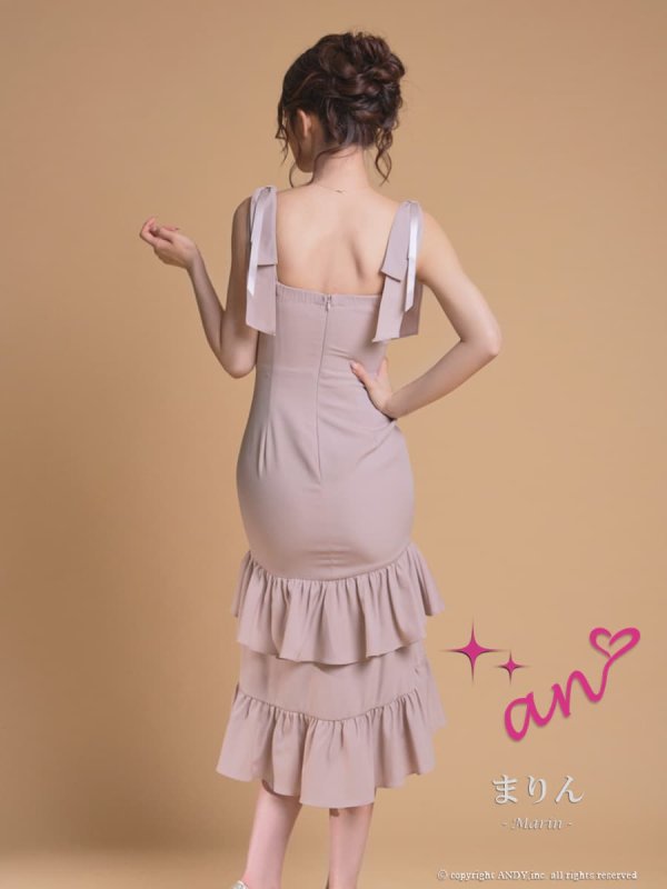 ベージュ　モデル：まりん　身長：164cm　着用サイズ：Sサイズ