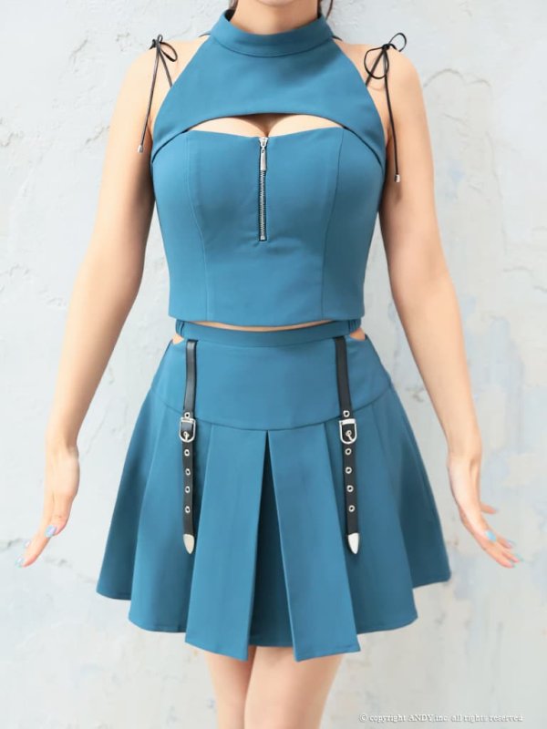 モスグリーン　モデル：如月れい　身長：156cm　着用サイズ：Sサイズ