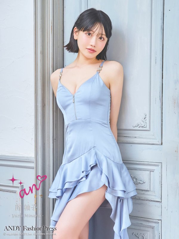 ブルー モデル：南柚子　身長：163cm　着用サイズ：Sサイズ