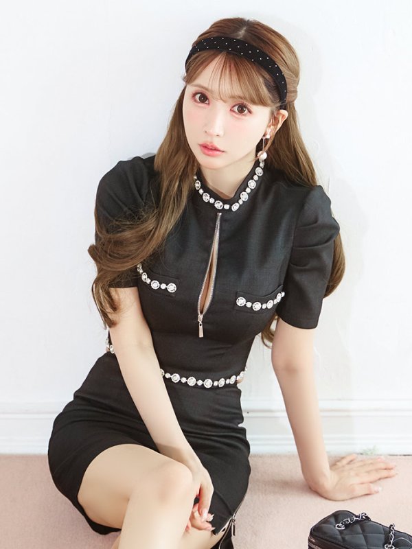 ブラック モデル：三上悠亜　身長：159cm　着用サイズ：Sサイズ