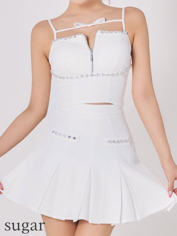 ホワイト モデル：三上悠亜　身長：159cm　着用サイズ：Sサイズ