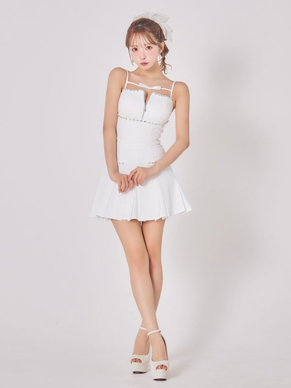 ホワイト モデル：三上悠亜　身長：159cm　着用サイズ：Sサイズ