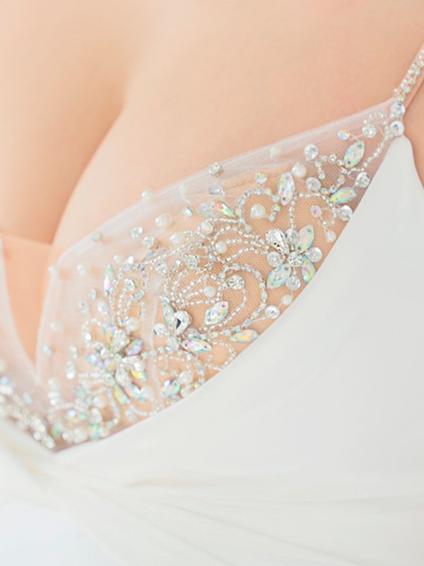 ホワイト モデル:桜咲乃愛 身長:164cm 着用サイズ:Sサイズ