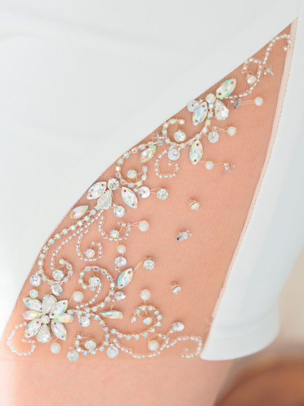 ホワイト モデル:桜咲乃愛 身長:164cm 着用サイズ:Sサイズ