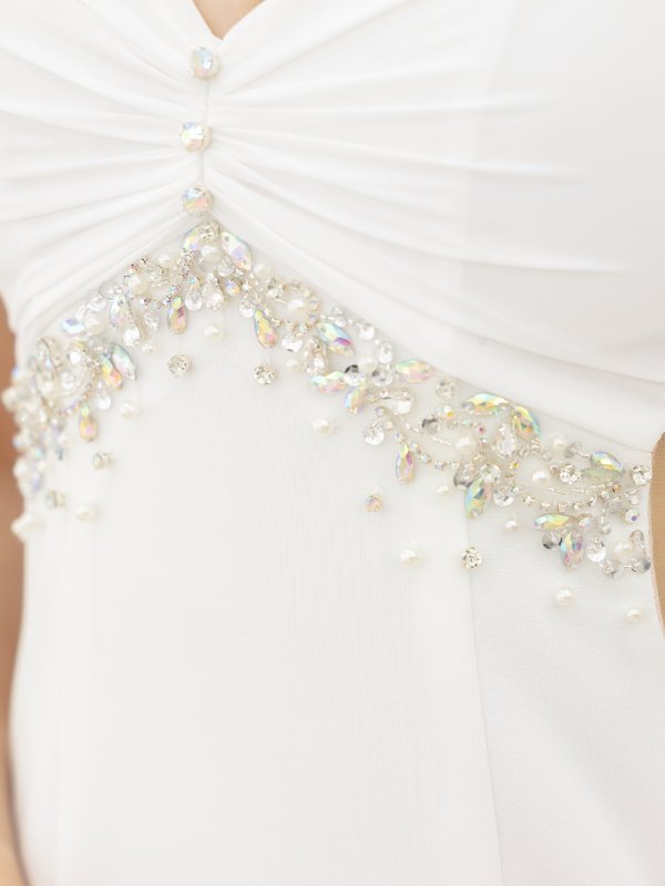 ホワイト モデル:葉月芽生 身長:157cm 着用サイズ:Sサイズ