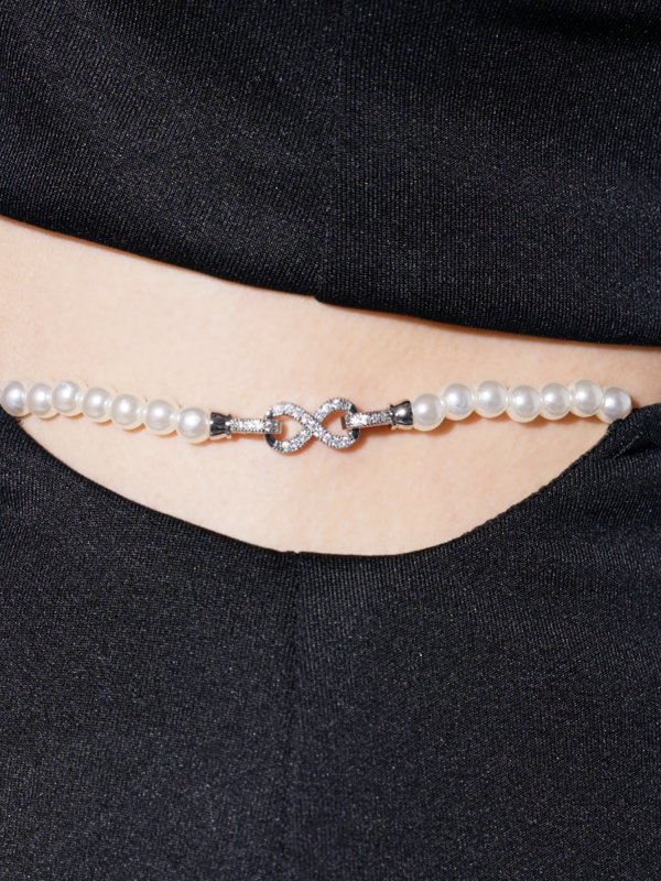 ブラック モデル:葉月芽生 身長:157cm 着用サイズ:Sサイズ