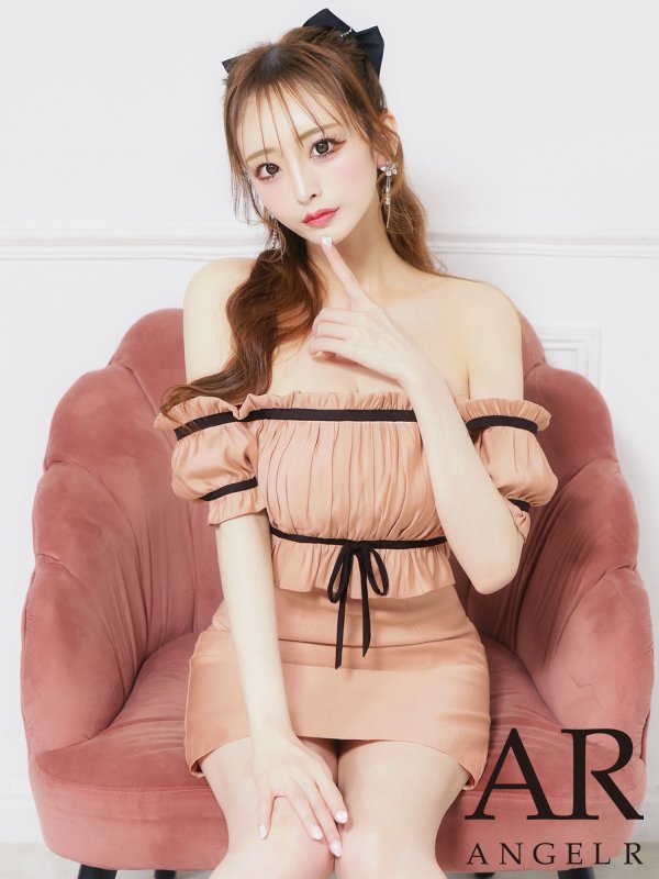ピンクベージュ　モデル：楓　身長：161cm　着用サイズ：Sサイズ