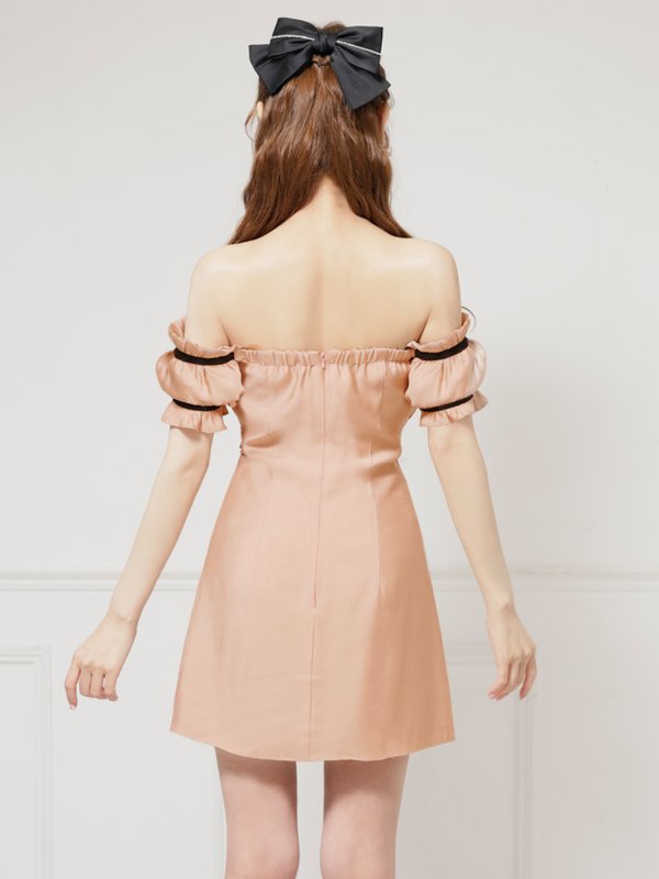 ピンクベージュ　モデル：楓　身長：161cm　着用サイズ：Sサイズ