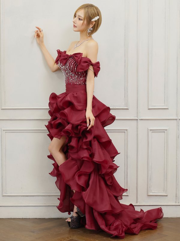 レッド モデル：葉月芽生　身長：157cm　着用サイズ：Fサイズ