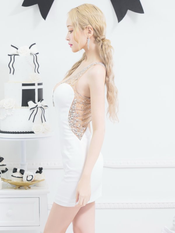 ホワイト モデル：きよみ　身長：158cm　着用サイズ：Sサイズ