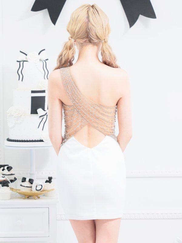 ホワイト モデル：きよみ　身長：158cm　着用サイズ：Sサイズ