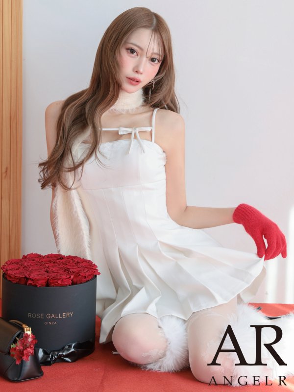 ホワイト　モデル：るりぴ　身長：165cm　着用サイズ：Sサイズ
