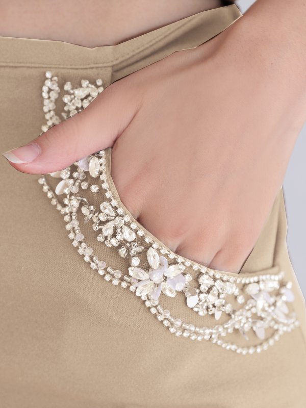 ベージュ モデル:まりん 身長:164cm 着用サイズ:Sサイズ