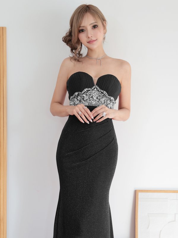 ブラック　 モデル：葉月芽生　身長：157cm　着用サイズ：Sサイズ