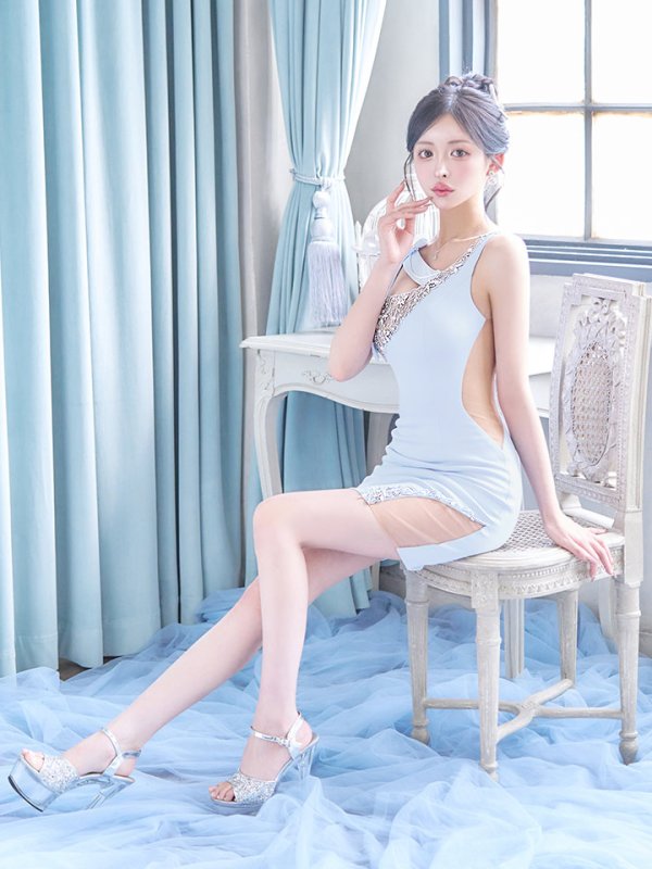 ブルー モデル：カルア　身長：156cm　着用サイズ：Sサイズ