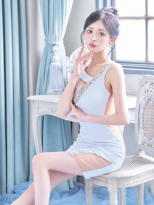 ブルー モデル：カルア　身長：156cm　着用サイズ：Sサイズ