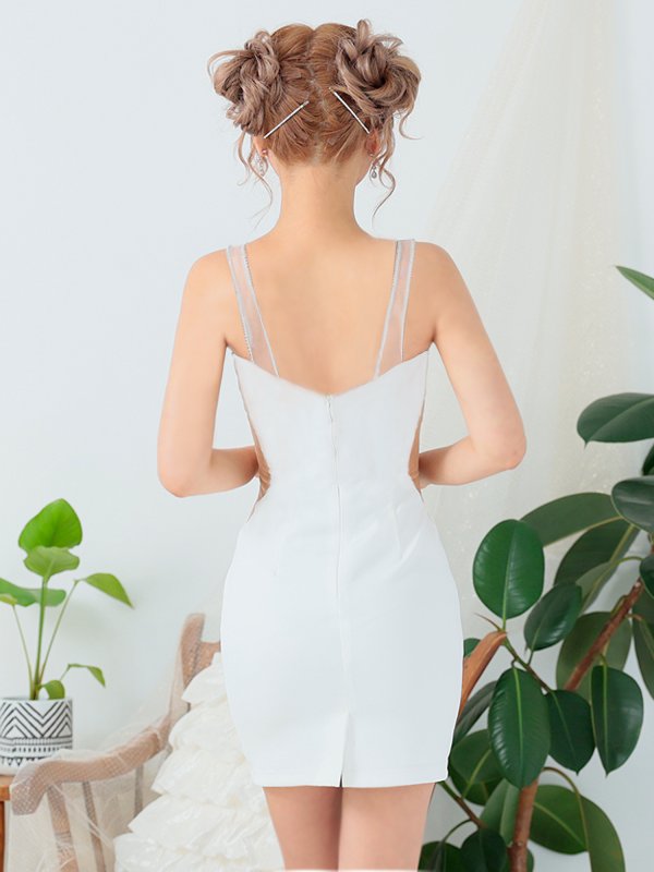 ホワイト モデル:葉月芽生 身長:157cm 着用サイズ:Sサイズ