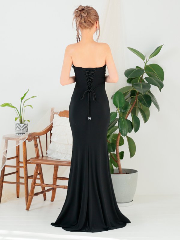 ブラック モデル:葉月芽生 身長:157cm 着用サイズ:Sサイズ