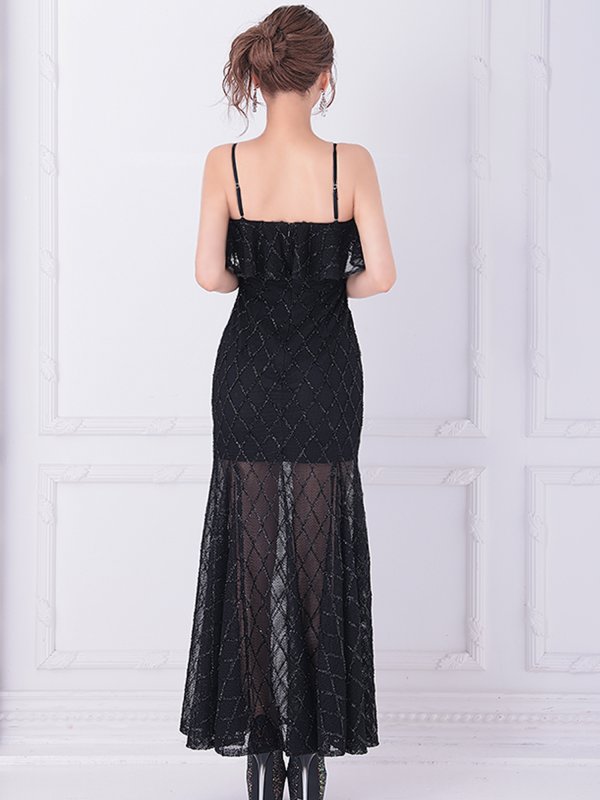 ブラック　モデル：葉月芽生　身長：157cm　着用サイズ：Sサイズ