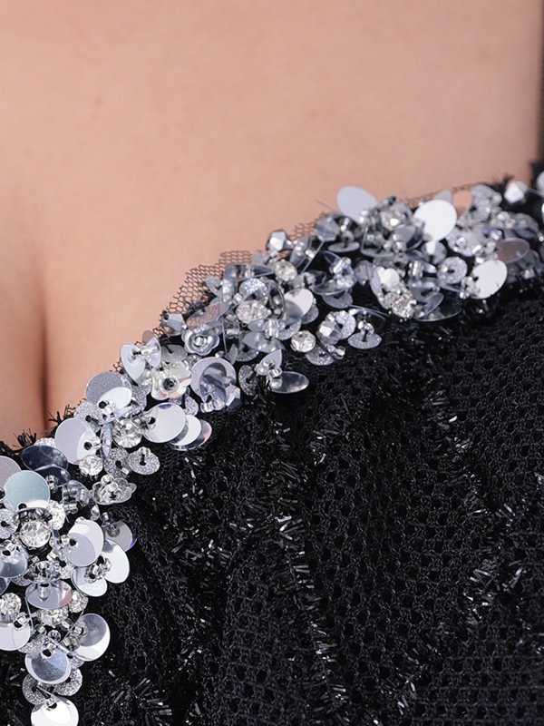 ブラック　モデル：葉月芽生　身長：157cm　着用サイズ：Sサイズ