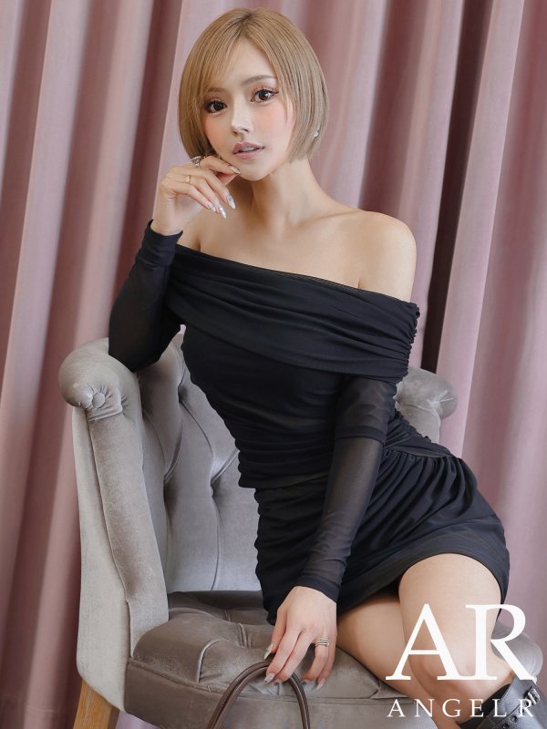 ブラック　モデル：葉月芽生　身長：157cm　着用サイズ：Sサイズ