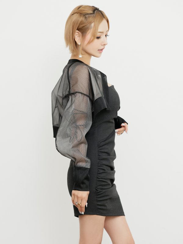 ブラック モデル：葉月芽生　身長：157cm　着用サイズ：Fサイズ