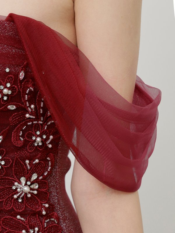 レッド モデル：りこ　身長：167cm　着用サイズ：Sサイズ