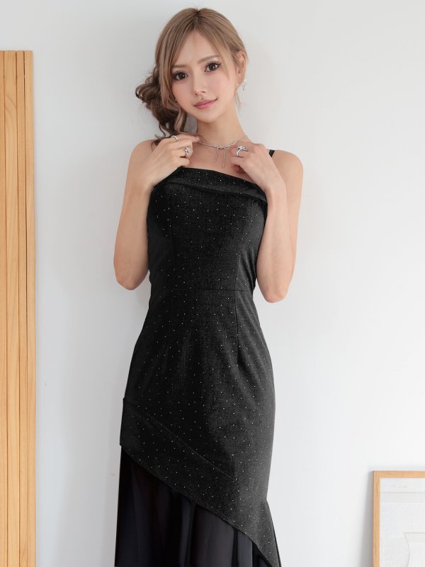 ブラック モデル:葉月芽生 身長:157cm 着用サイズ:Sサイズ