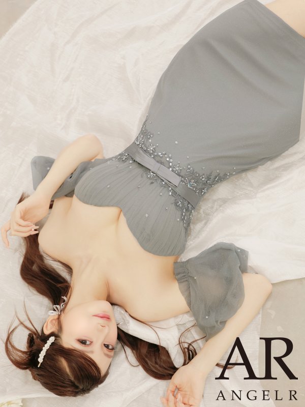 グレー モデル：まりん　身長：171cm