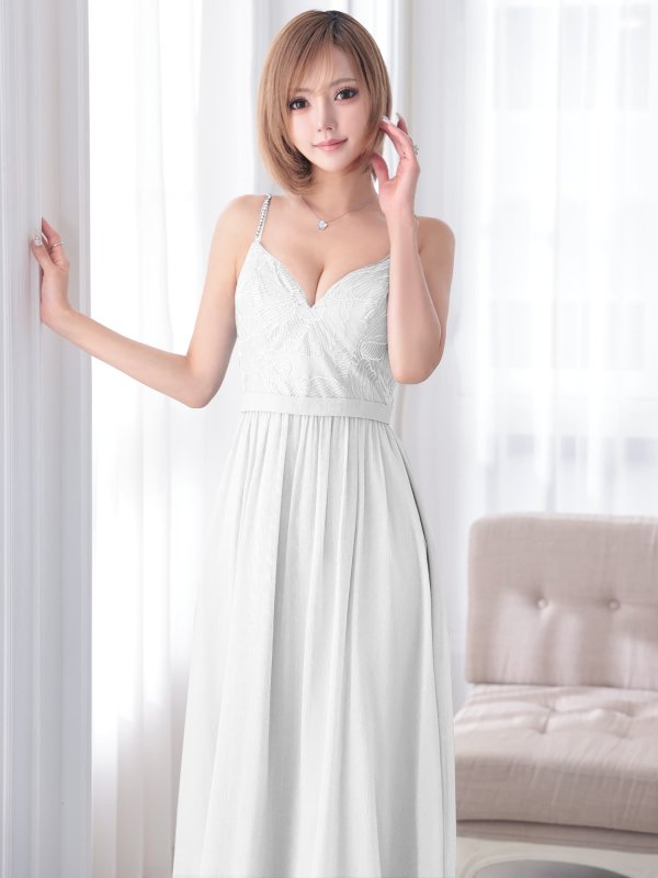 ホワイト　モデル：葉月芽生　身長：157cm　着用サイズ：Sサイズ