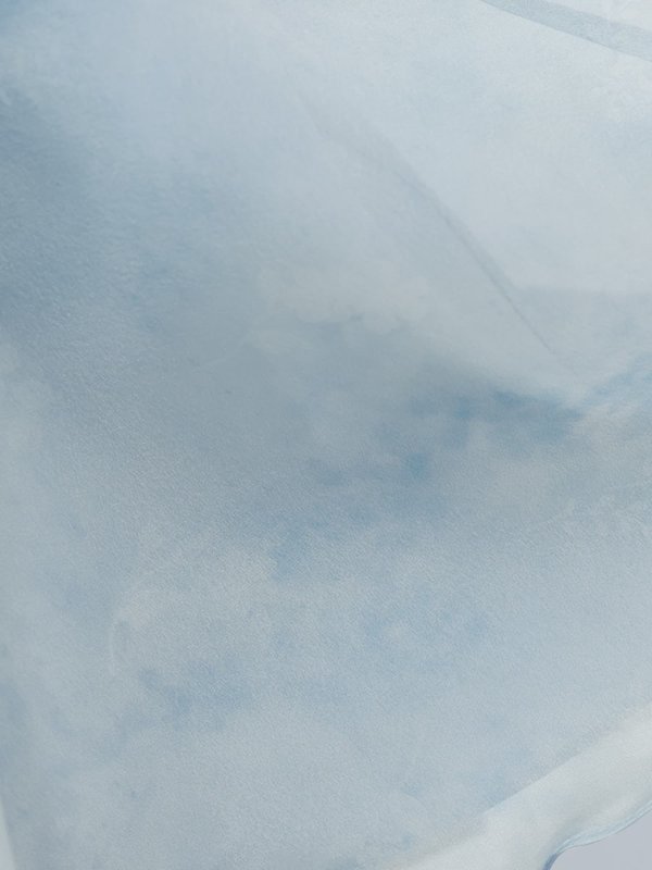 ブルー