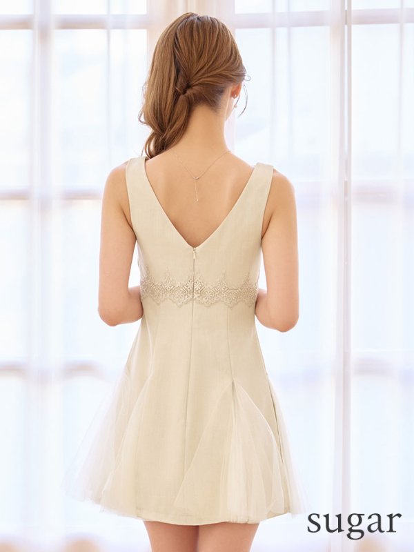 ベージュ　モデル：るりぴ　身長：165cm　着用サイズ：Sサイズ