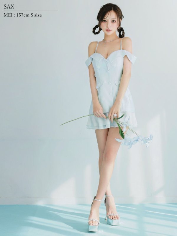 サックス　モデル：葉月芽生　身長：157cm　着用サイズ：Sサイズ