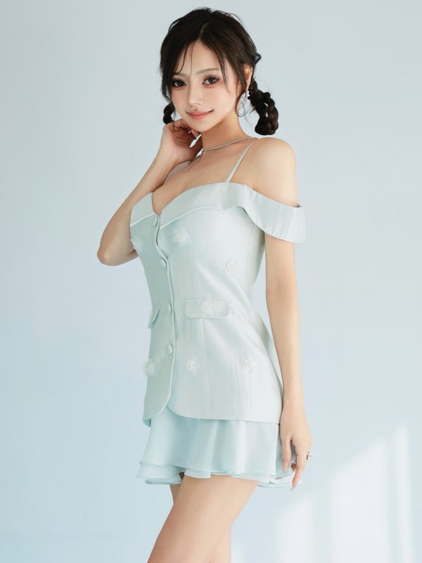 サックス　モデル：葉月芽生　身長：157cm　着用サイズ：Sサイズ