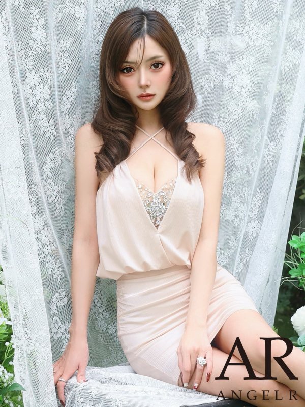 アイボリー　モデル：葉月芽生　身長：157cm　着用サイズ：Sサイズ