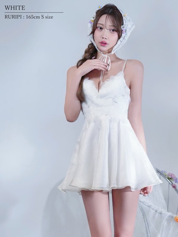 ホワイト　モデル：るりぴ　身長：165cm　着用サイズ：Sサイズ