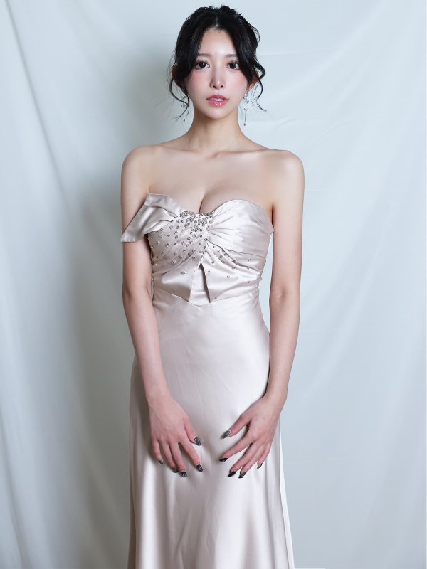 ベージュ　モデル：ゆいぴす　身長：170cm　着用サイズ：Sサイズ