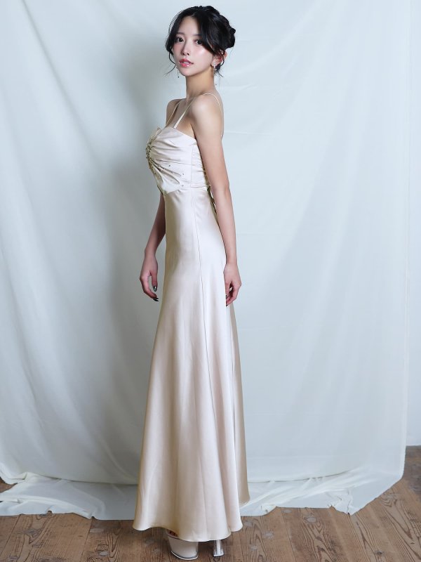 ベージュ　モデル：ゆいぴす　身長：170cm　着用サイズ：Sサイズ