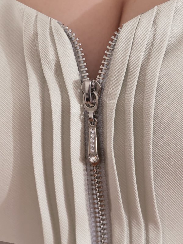 アイボリー モデル：ゆいぴす　身長：170cm　着用サイズ：Sサイズ