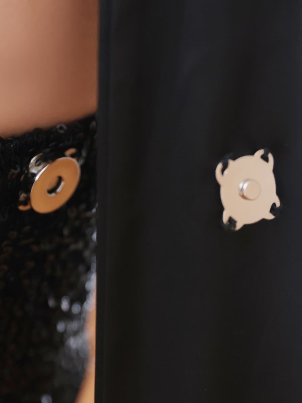 ブラック　モデル：葉月芽生　身長：157cm　着用サイズ：Sサイズ