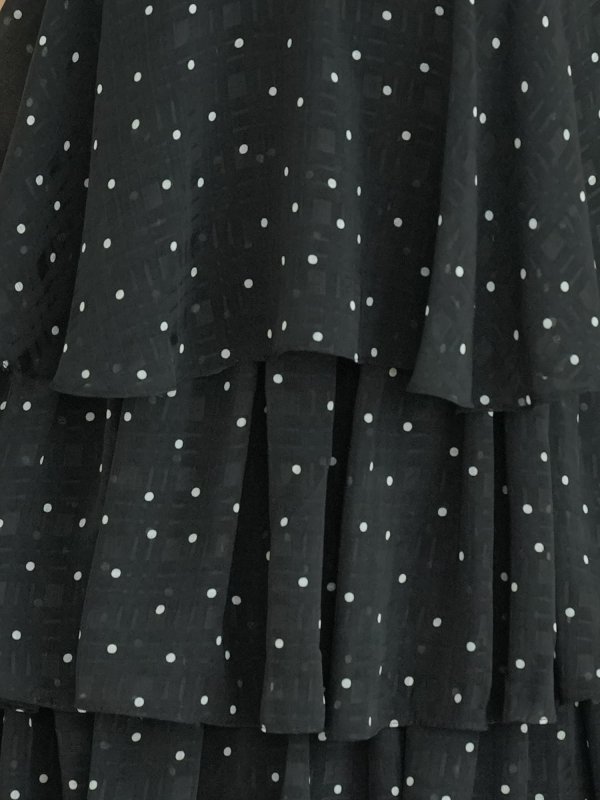 ブラック