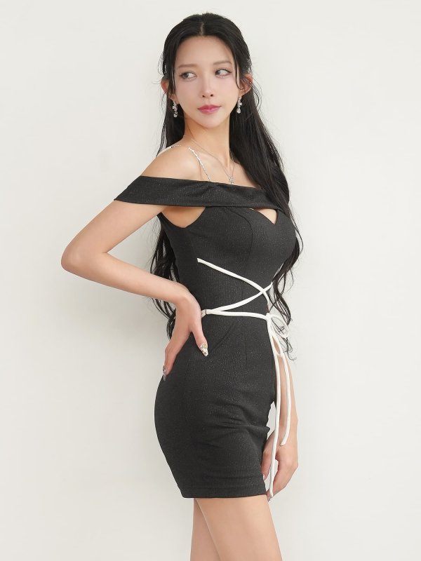 ブラック　モデル：ゆいぴす　身長：170cm　着用サイズ：Sサイズ