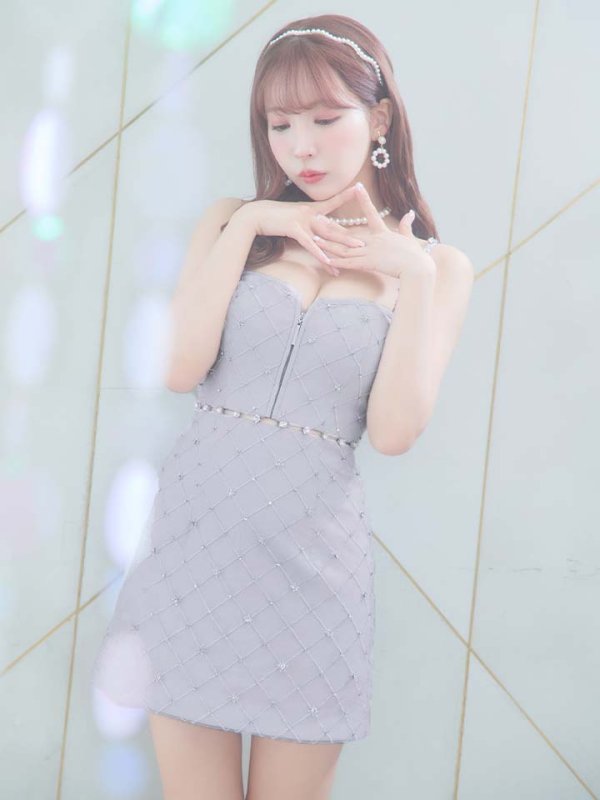 ブルー モデル:三上悠亜 身長:159cm 着用サイズ:Sサイズ