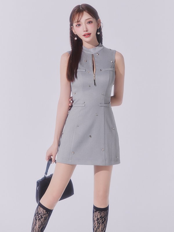 グレー モデル：明日花キララ　身長：162cm 着用サイズ：Sサイズ