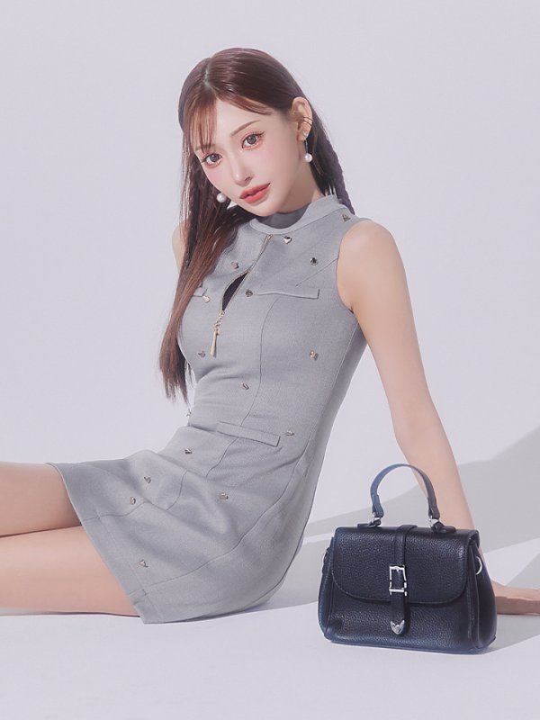 グレー モデル：明日花キララ　身長：162cm 着用サイズ：Sサイズ